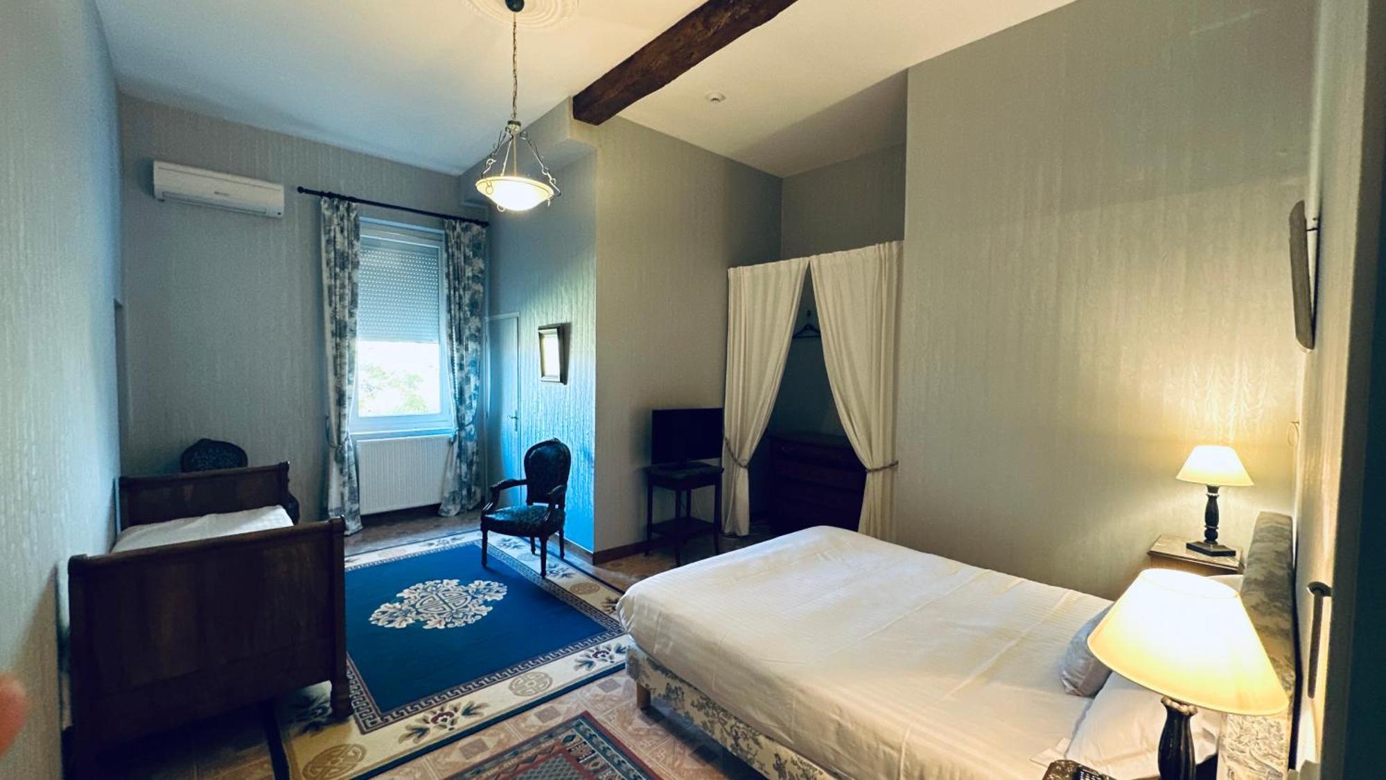 Le Manoir De Lisle Hotel Екстериор снимка